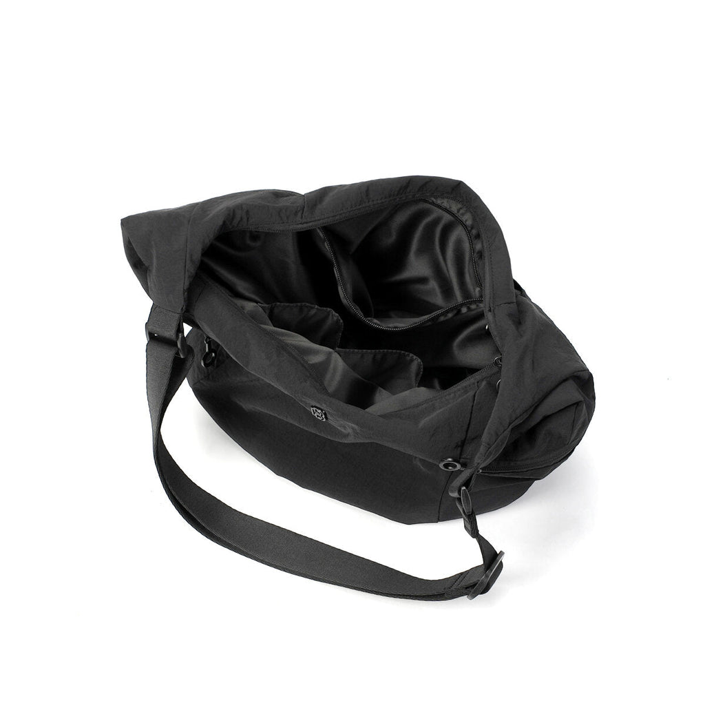 Water-Resistant Nylon Crescent Crossbody Bag – Large Capacity Adjustable Hobo Shoulder Bag